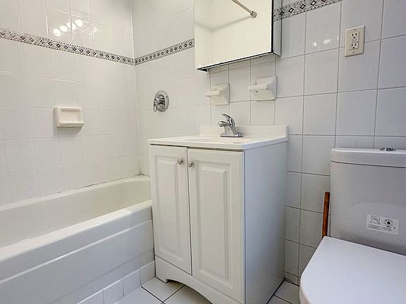 4th image of 40 E 64th St APT 6
