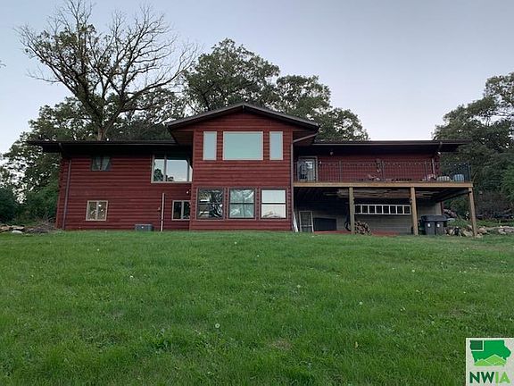 4th image of 319 Oak Knoll Dr