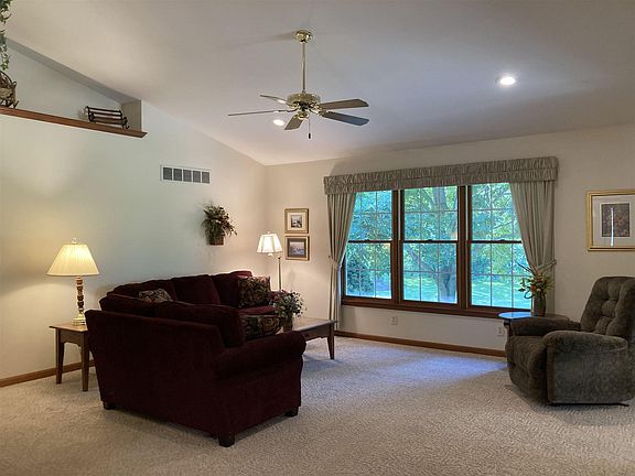 3rd image of 60759 Creekstone Ct