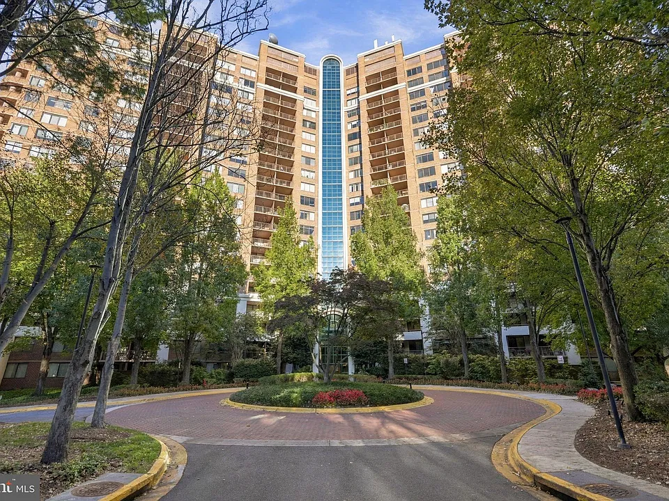 10101 Grosvenor Pl #1219
