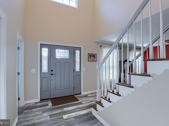 3rd image of 2861 Primrose Ln N