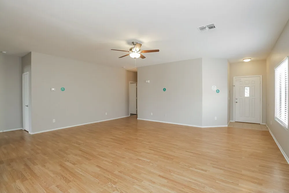 3 bed, 2.0 bath, 1610 sqft, $1,920 — Photo 3