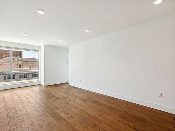 5th image of 1450 15th St #305