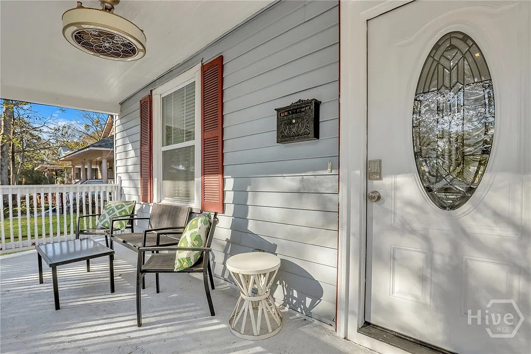 3 bed, 2.0 bath, 1416 sqft, $3,500 — Photo 2