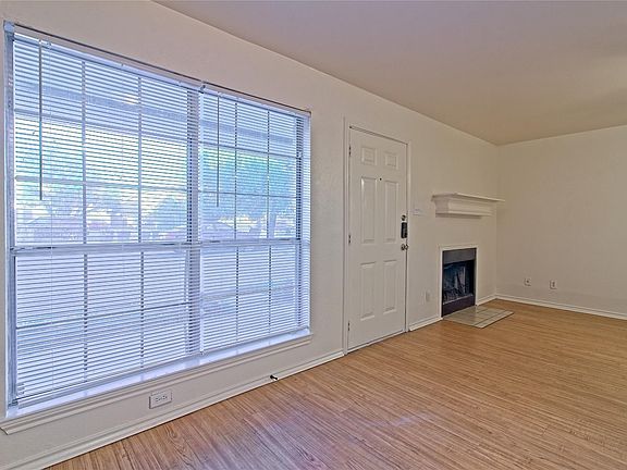 5th image of 2211 Creekside Ln APT A