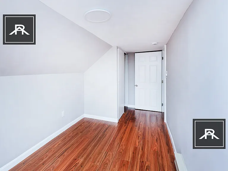 17 Saunders St #15 — Photo 14