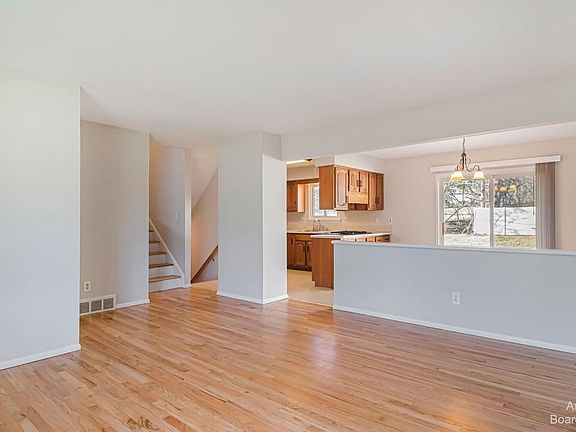 3rd image of 2606 Sequoia Pkwy
