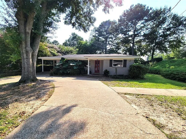 558 Karen Rd — Photo 2