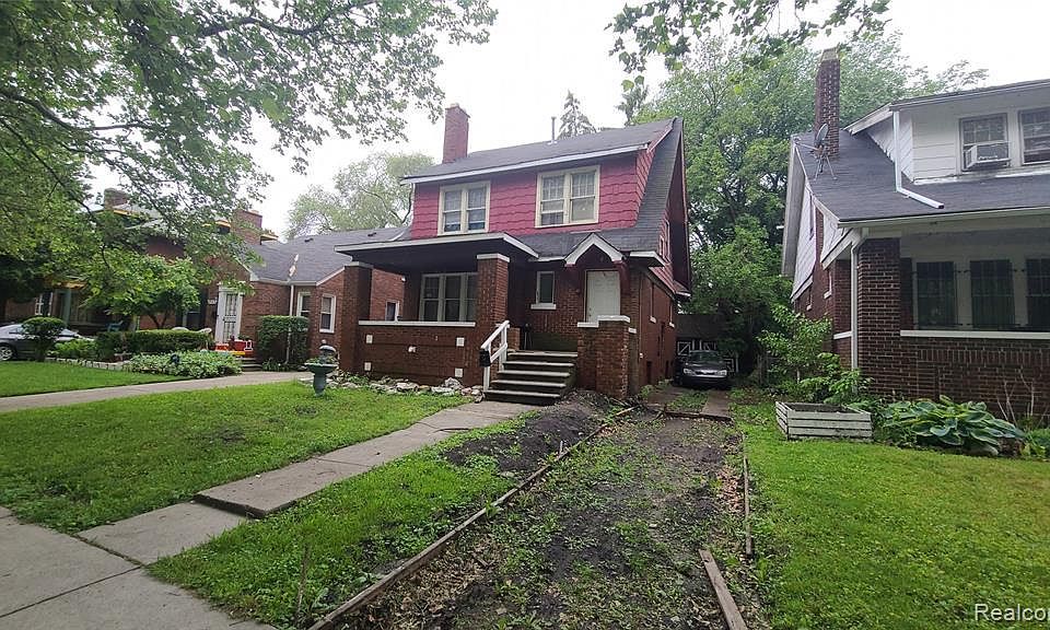 1st image of 577 Lakewood St