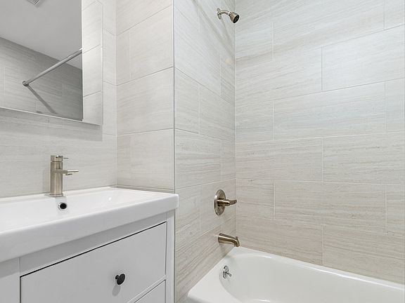 4th image of 239 E 51st St APT 4W