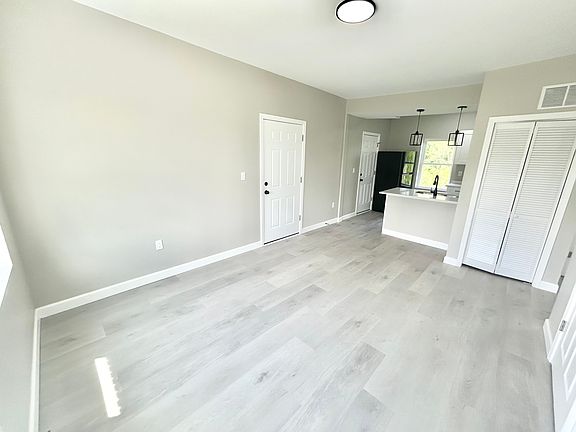 4th image of 630 E 8th Ave #3E