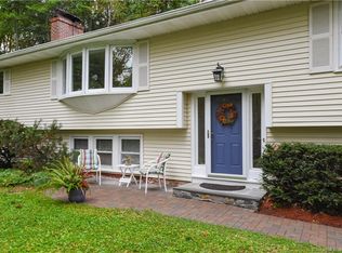 11 Crane Pl, Simsbury, CT 06070