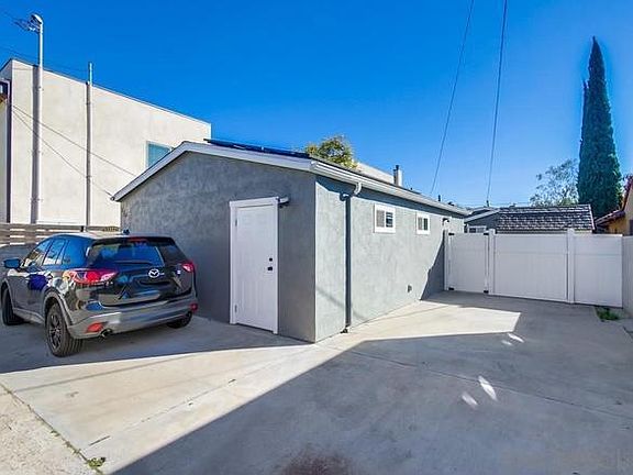 3rd image of 1222 Cypress Ave