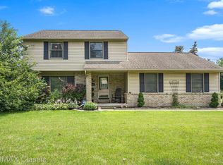 59579 Sterling Dr, New Hudson, MI