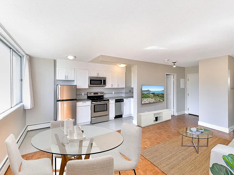 350 Douglas St — Photo 45