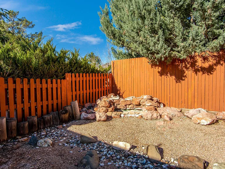 180 Sierra Rd — Photo 42