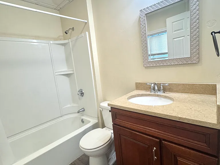 1 Hilton Ave #1 — Photo 10