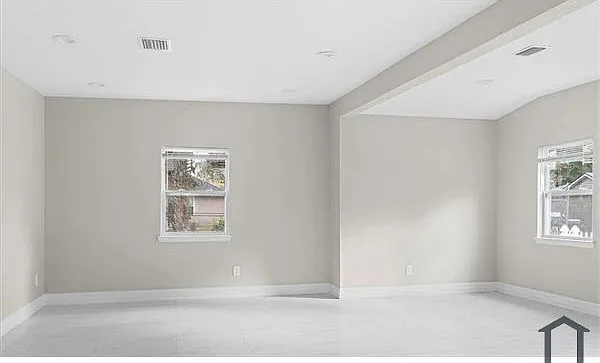 6 bed, 1723 sqft, $2,100 — Photo 4