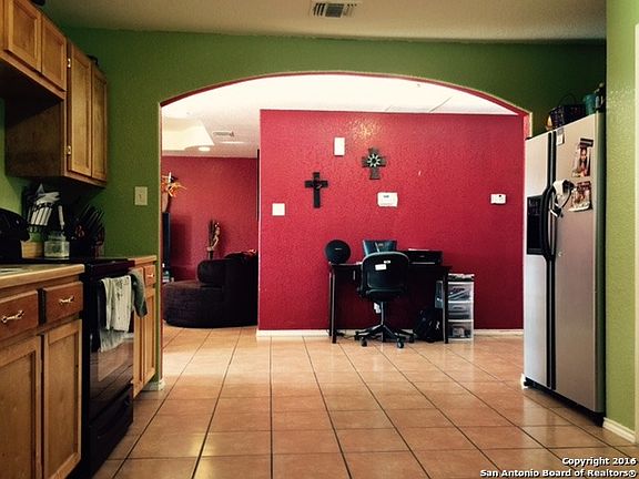 4th image of 202 Carranza St