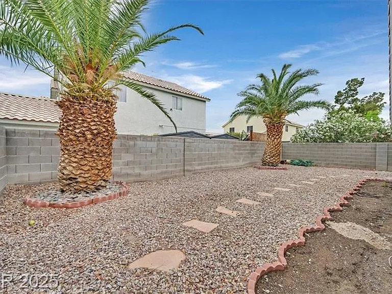 5820 Royal Castle Ln — Photo 2