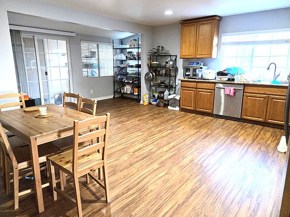 5th image of 7580 Flanders Dr #4