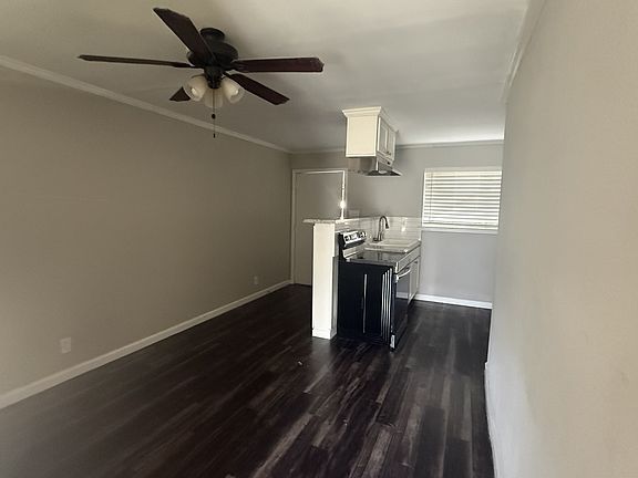 3rd image of 1660 Richmond Ave #11485746