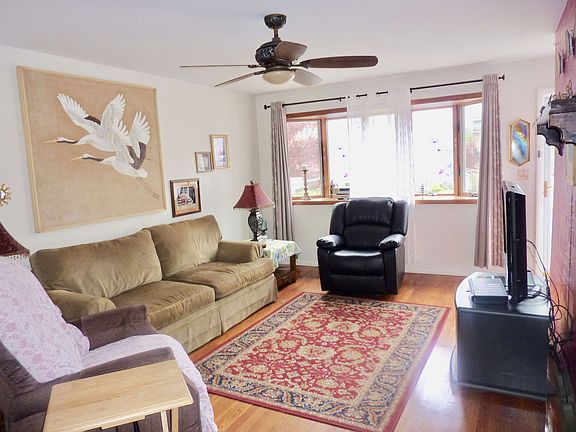 3rd image of 298 Poultney St