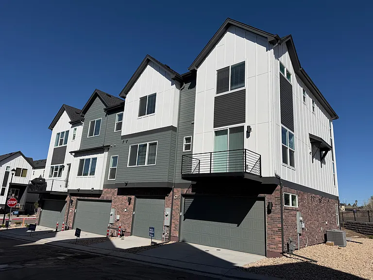 4050 Ascend Grv — Photo 3
