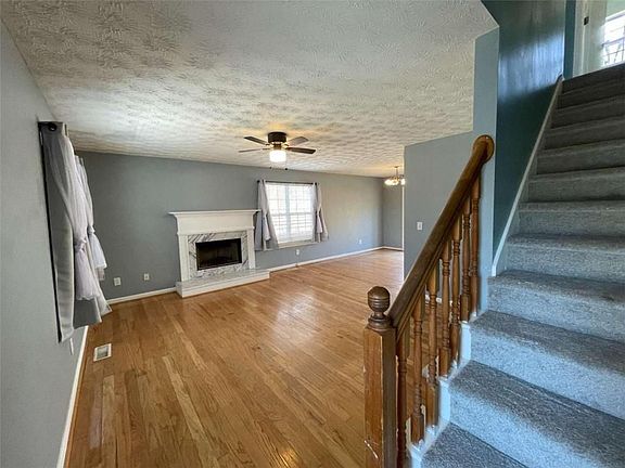 3rd image of 3850 Skyline Dr