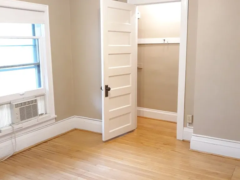 116 Lexington Pkwy N — Photo 2