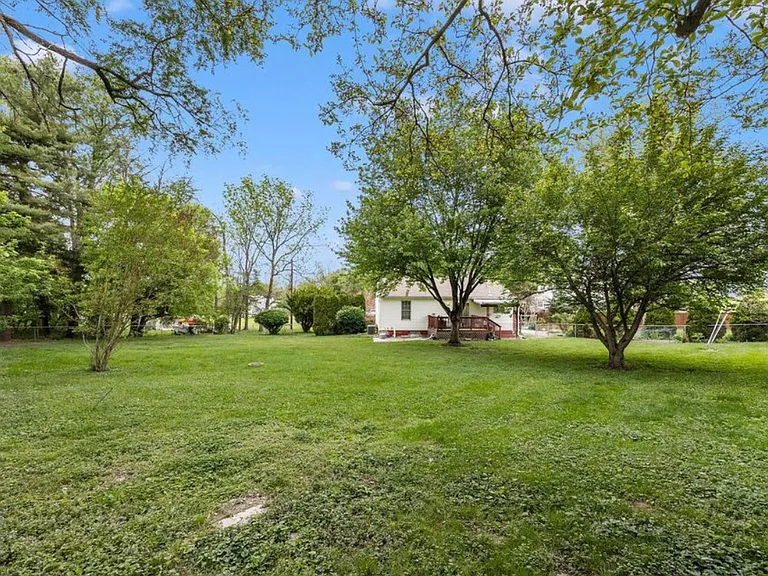 9549 Fingerboard Rd — Photo 25
