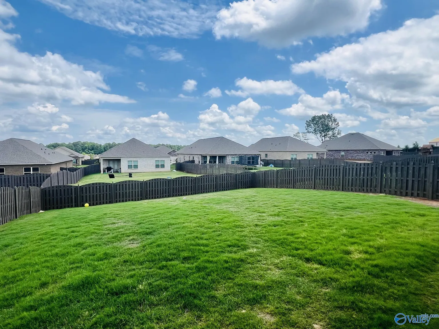 4 bed, 3.0 bath, 2108 sqft, $2,295 — Photo 2