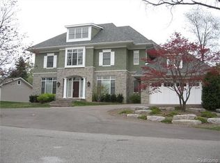 5533 Putnam Dr, West Bloomfield, MI 48323