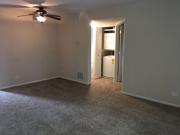 3rd image of 907 N Milwaukee Ave APT 201