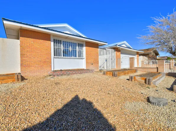 813 Cesars Palace Dr NW, Albuquerque, NM 87121