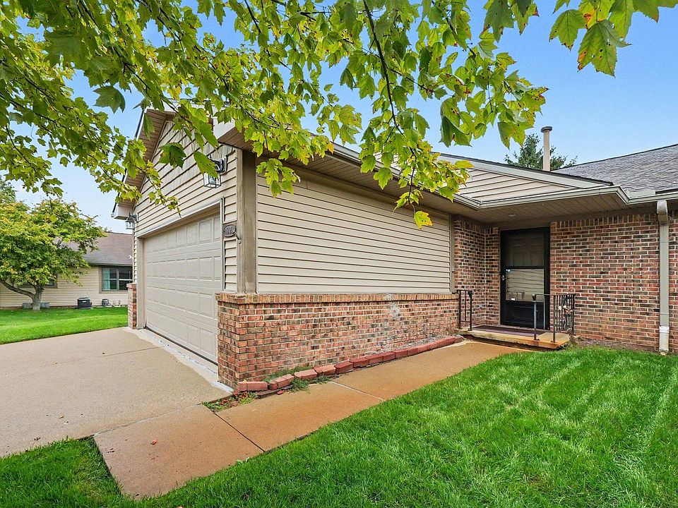 1st image of 905 Moore Dr