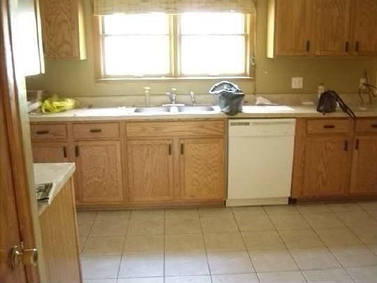 5th image of 205 Hunter Ave