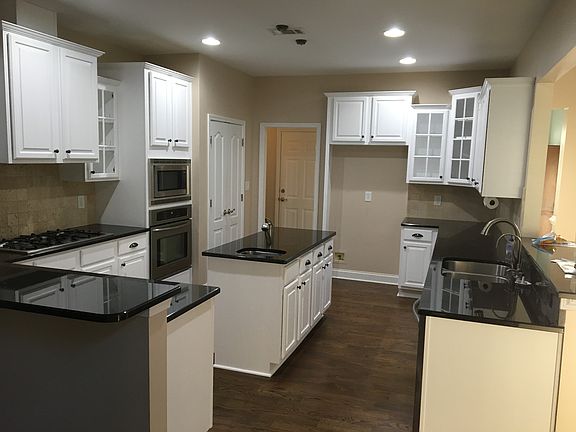 2nd image of 201 Willow Leaf Way