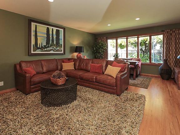 3rd image of 3335 Lynn Oaks Dr