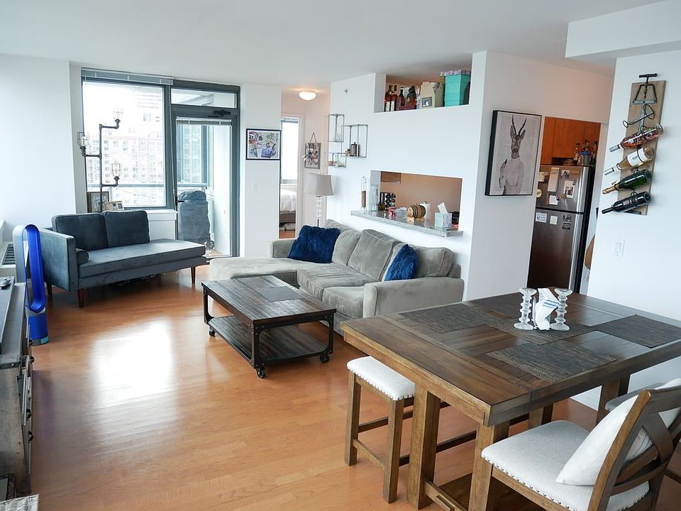 1st image of 4720 Center Blvd APT 2912