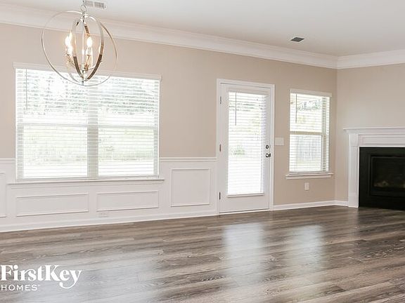 3rd image of 215 Woodford Dr