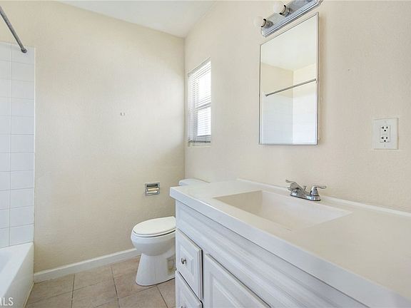 5th image of 529 W 25th St