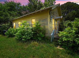 910 Churchill Rd, River Oaks, TX 76114