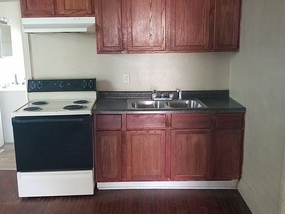 4th image of 27 Schiller St
