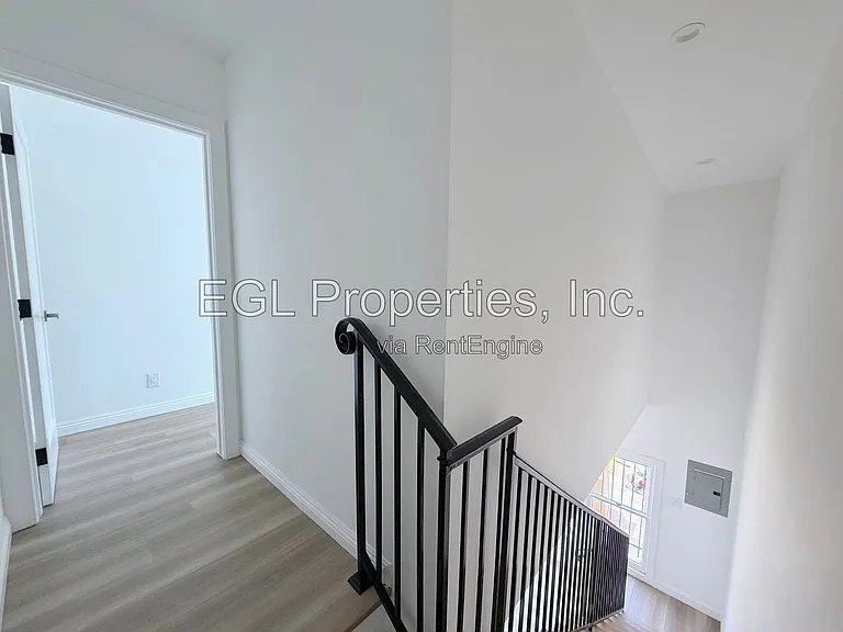 848 S Detroit St — Photo 11