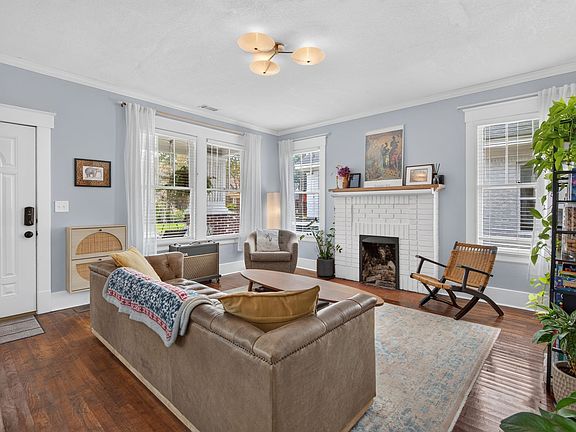 5th image of 305 E 54th St