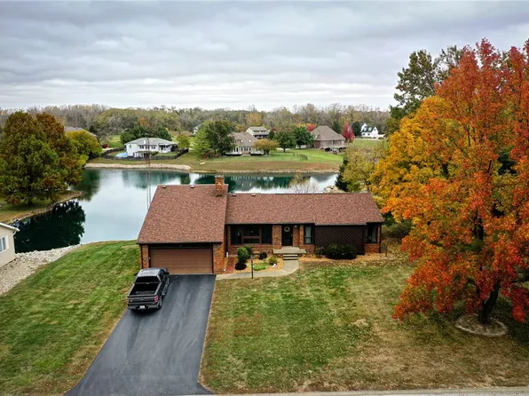 10 Lakeview Dr, Marshall, IL 62441