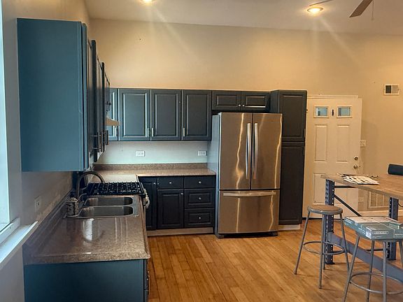 2nd image of 1909 W Grand Ave #2