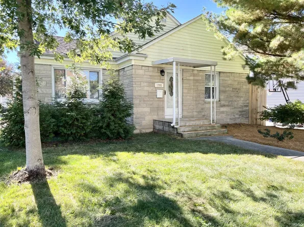 1701 Clover Ln, Fort Wayne, IN 46808