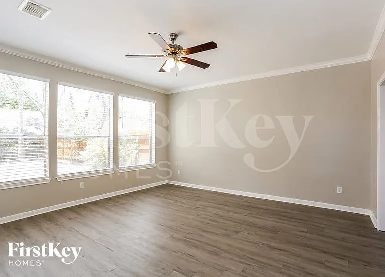 5711 Parryville Dr — Photo 3